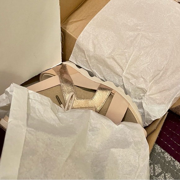 SOREL sandals in beautifully done pale rose gold and a light peachy pink. - Picture 3 of 7